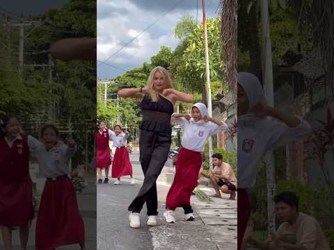 They ALL joined🤯🔥 #dance #water #travel #viral #trend #asia #explore