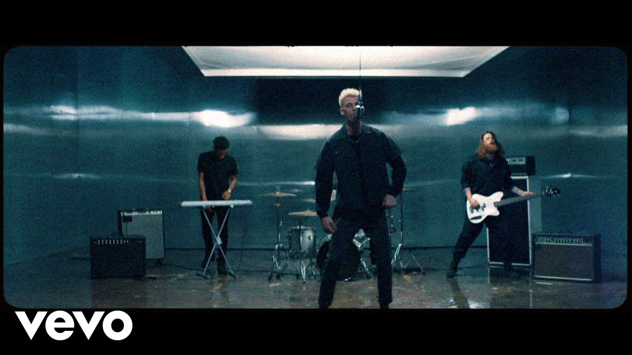 Machine Gun Kelly - Hollywood Whore 🎤 Official Music Video