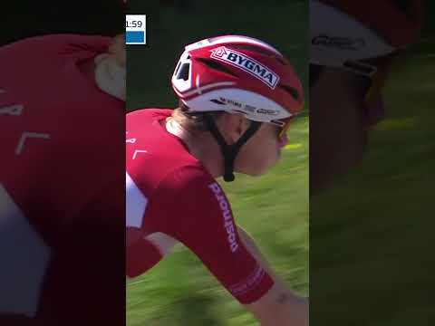 Jonas Vingegaard is dropped with over 100 kilometres remaining 😮