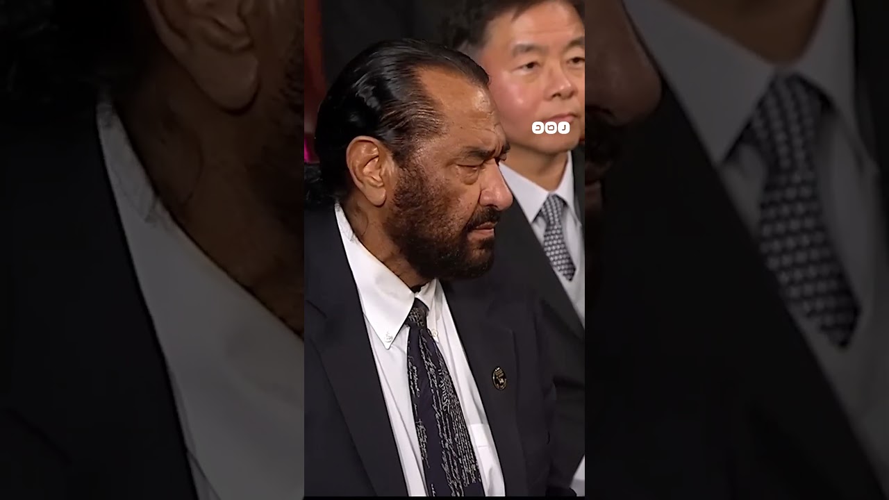 لحظة مثيرة: نائب ديمقراطي يُطرد من جلسة الكونجرس بعد رفع عصاه ⚖️