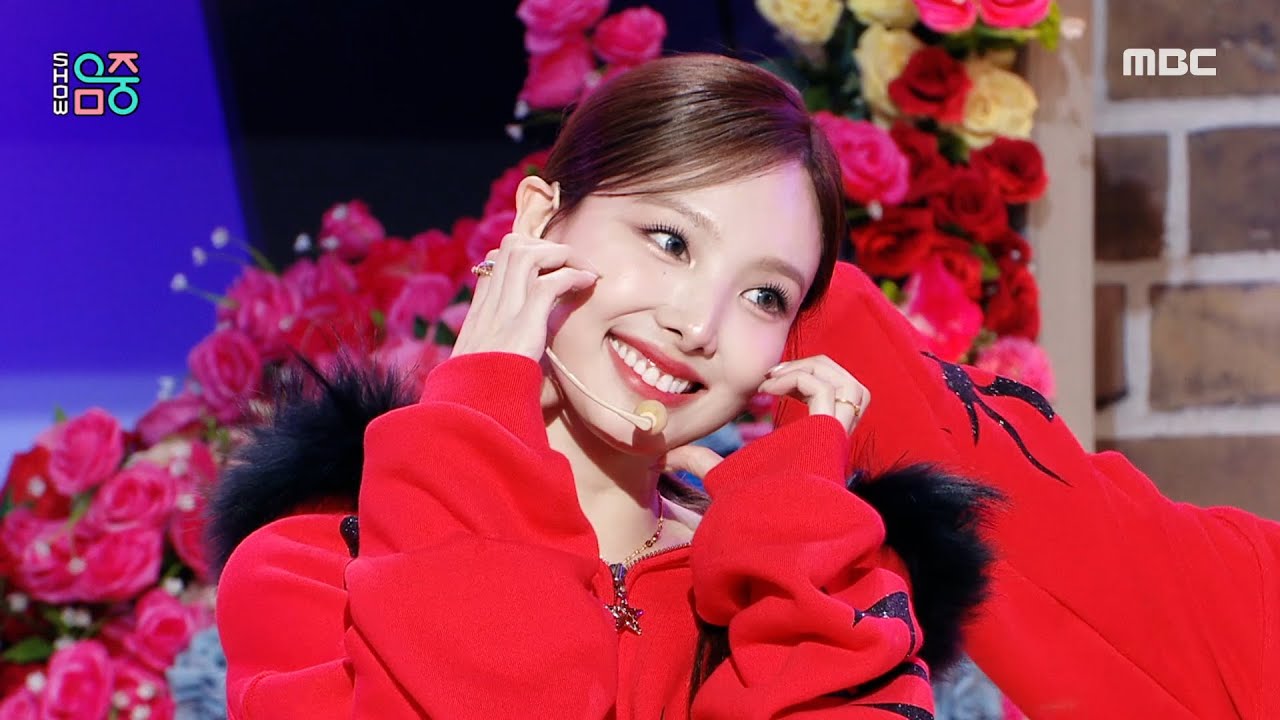 TWICE Performs 'Strategy' on Show! MusicCore 🎶