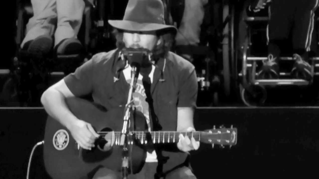 Eddie Vedder Performs 'You've Got To Hide Your Love Away' at 2011 Bridge School Benefit 🎸