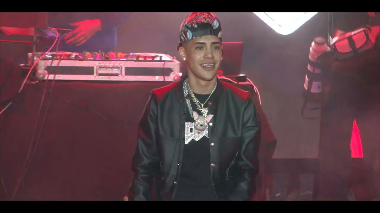 CRIS MJ Performs 'GATA ONLY VIVO' at OLMUE PATAGUAL 2024 🎤