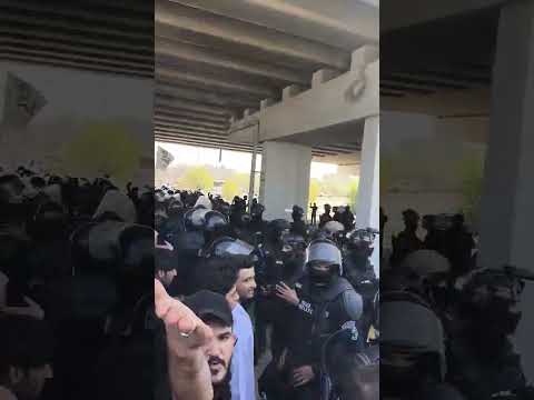 وصول قوة من مكافحة الشغب بعد احتجاج طلاب المجموعة الطبية دفعة ٢٠٢٣ للمطالبة بالتعين #الحك