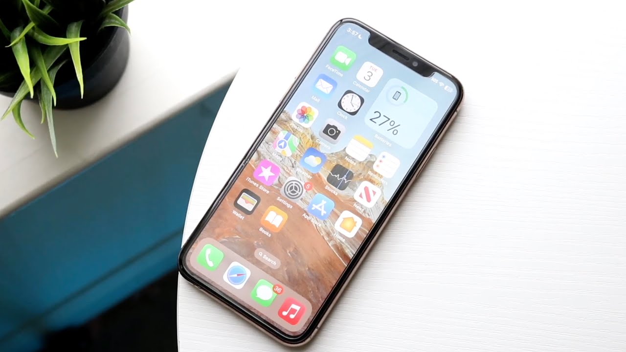 iPhone XS in Late 2025? iOS 18.7.2 & Upgrades 📱