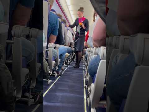Air hostess safety demonstration #wizzair