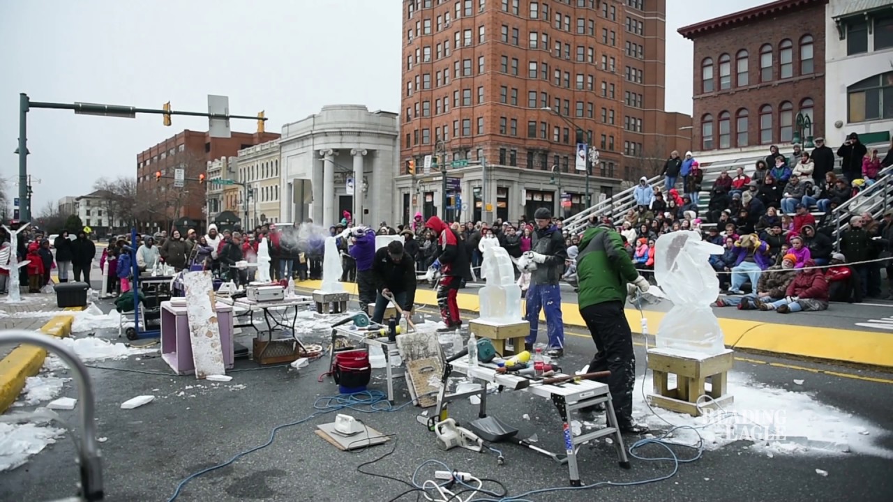 Exciting Ice Carving Elimination Competition at the 2017 Fire + Ice Festival ❄️
