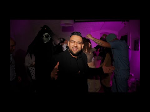 Balogh Roberto A vilåg tetején (Official Music Video)