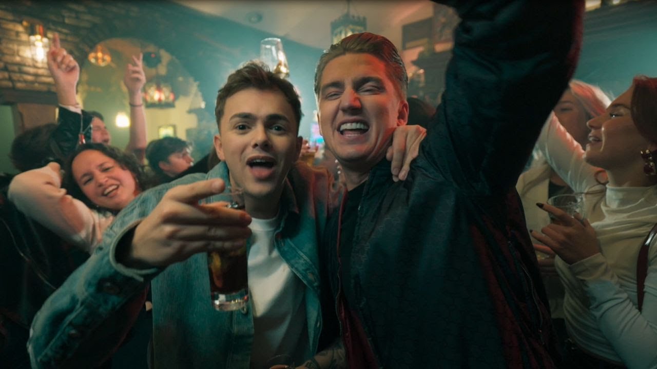 FLEMMING & Mart Hoogkamer - 100% (Officiële videoclip)