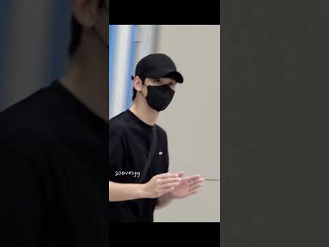 金秀賢下意識動作真傻眼，模仿金智媛上癮刻入骨子裡，皺鼻只是開始，走路都被同化#金智媛 #金秀賢 #金秀賢金智媛