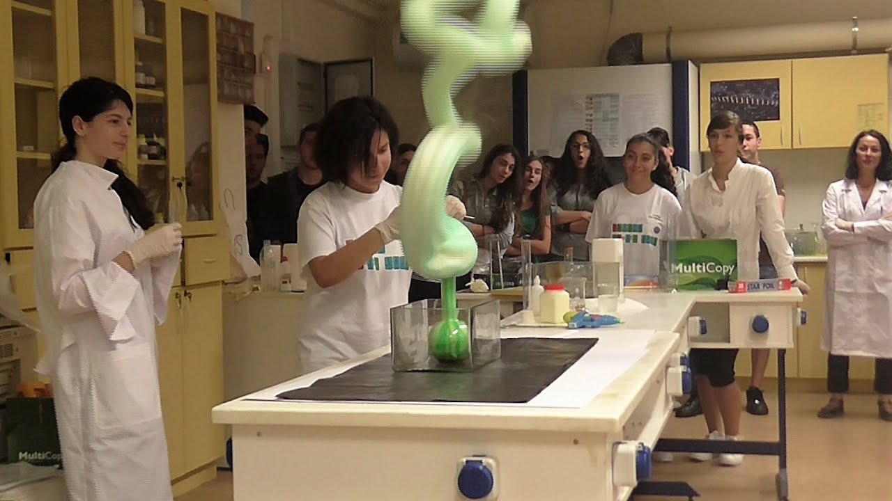11 Fascinating School Chemistry Experiments 🔬