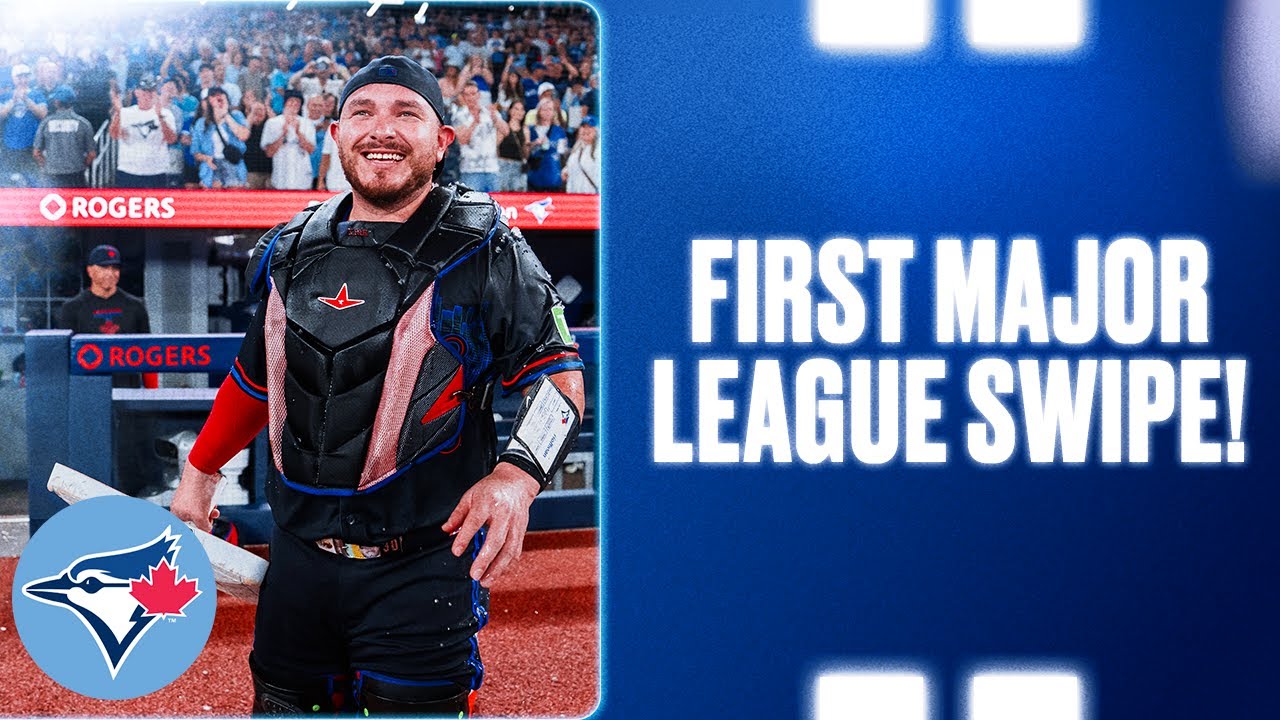 Alejandro Kirk's First MLB Steal & Ovation ⚾