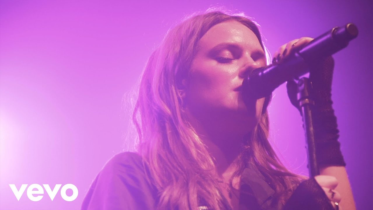 Tove Lo - Thousand Miles (Live Performance)