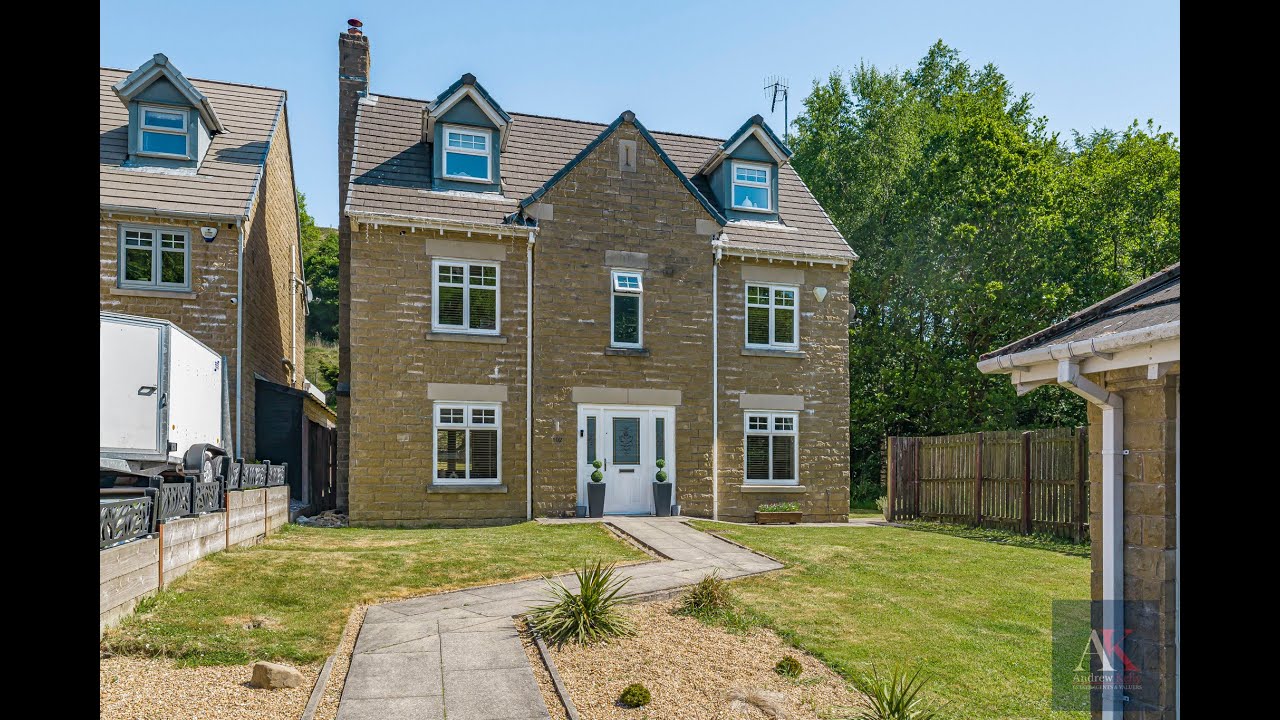 Ramsden Wood Road in Littleborough 🏡