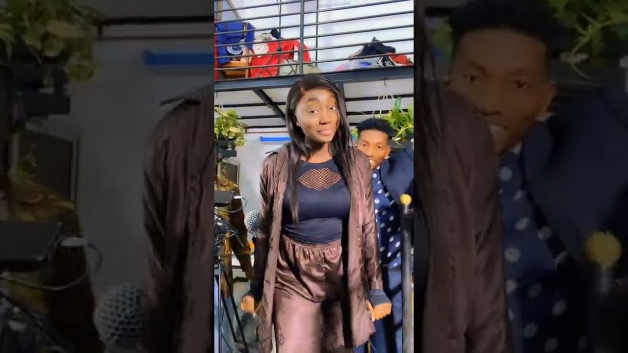 bibis sur le morceau de Wally Seck en compagnie de ses amis