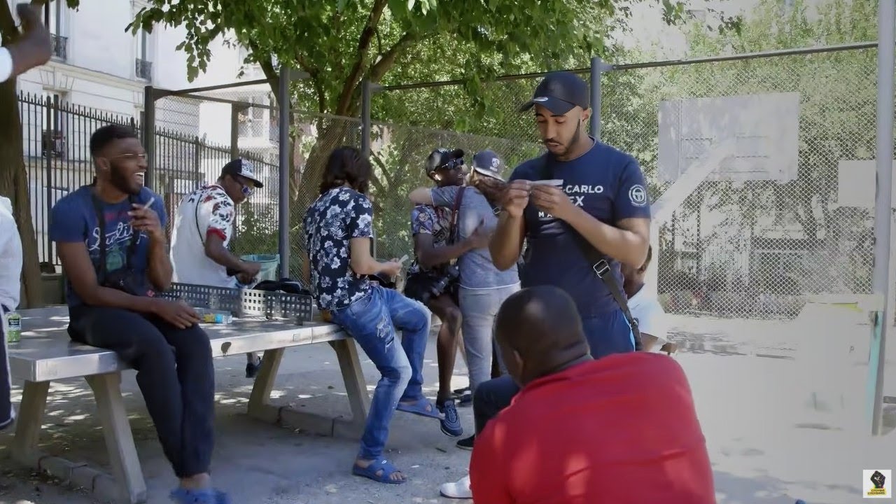 Découvrez Barbès : Le Quartier Cosmopolite de Paris au Cœur des Débats Sociaux et Religieux 🌍