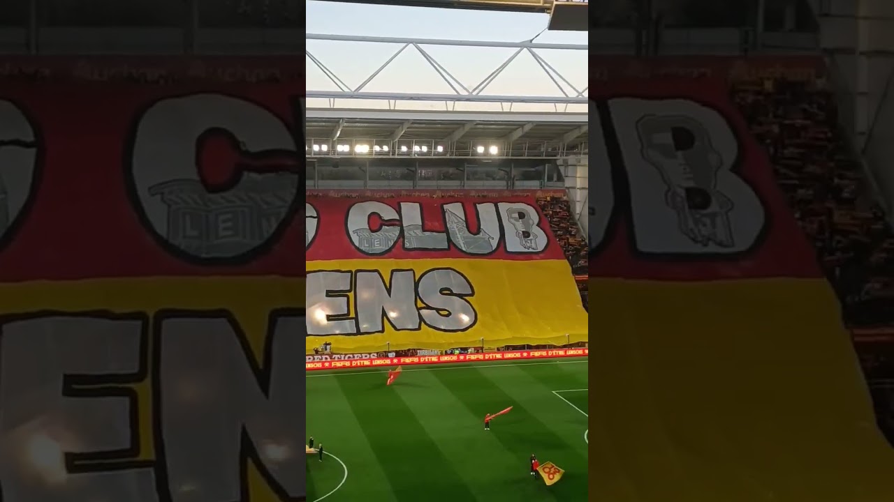 Lens vs Lorient: Tifo Spectacular in Marek Stand! ⚽️
