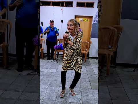 vean a Shakira y su baile gracioso 🎵🎶👏#shorts #dance #baile #music #short #show #musica