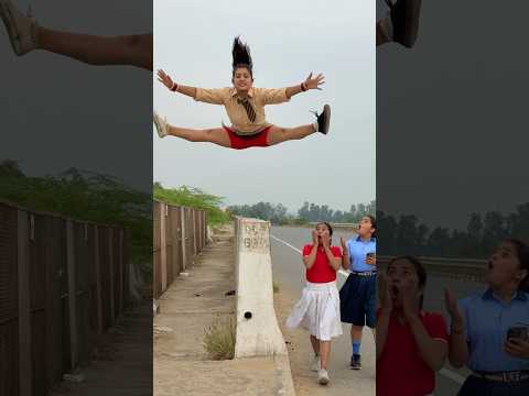 Omg 😱😱 ladki ki flexibility 😱😳😱 #shalukirar #ytshorts #shorts