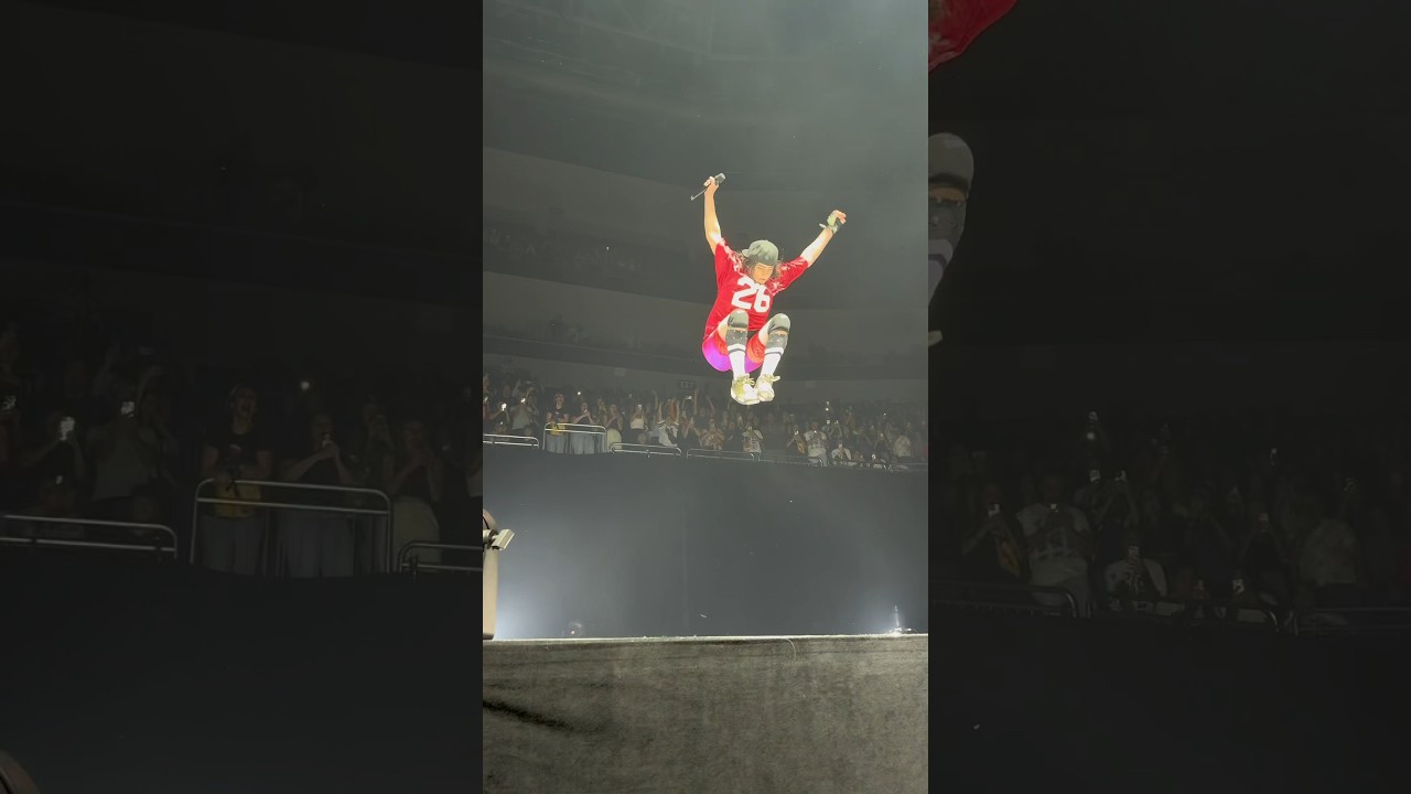 Billie Eilish Rocks Quebec Opening Night 🎤