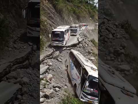 mengerikan! detik detik kekacauan bus akibat gempa #trendingshorts #shortsvideo #shortsviral