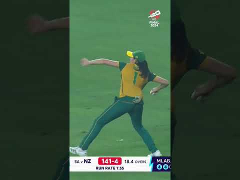 Kerr π Mlaba as players trade blows in a battle between bat and ball π #T20WorldCup #WhateverItTakes