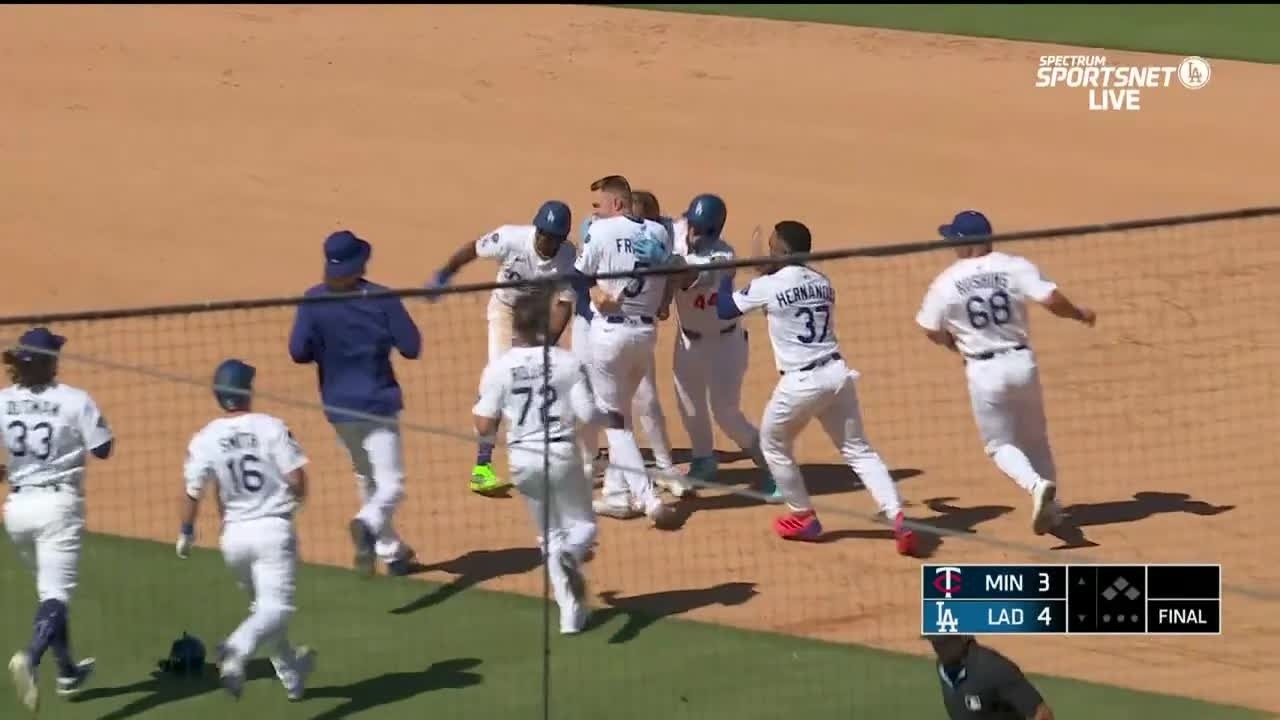 Freddie Freeman's Dramatic Walk-Off Single Lifts Dodgers to Victory! ⚾