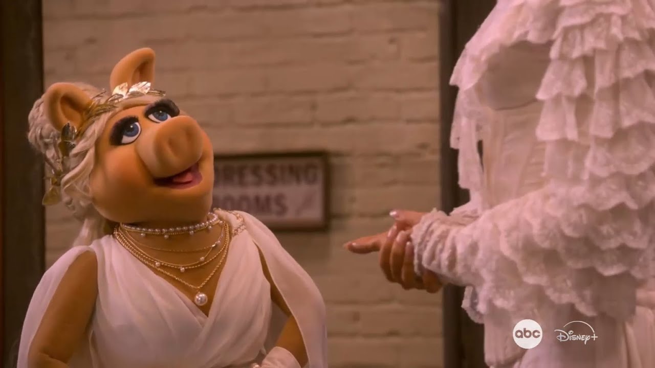 The Muppet Show Fashion Inspiration | Exclusive Clip 🐷