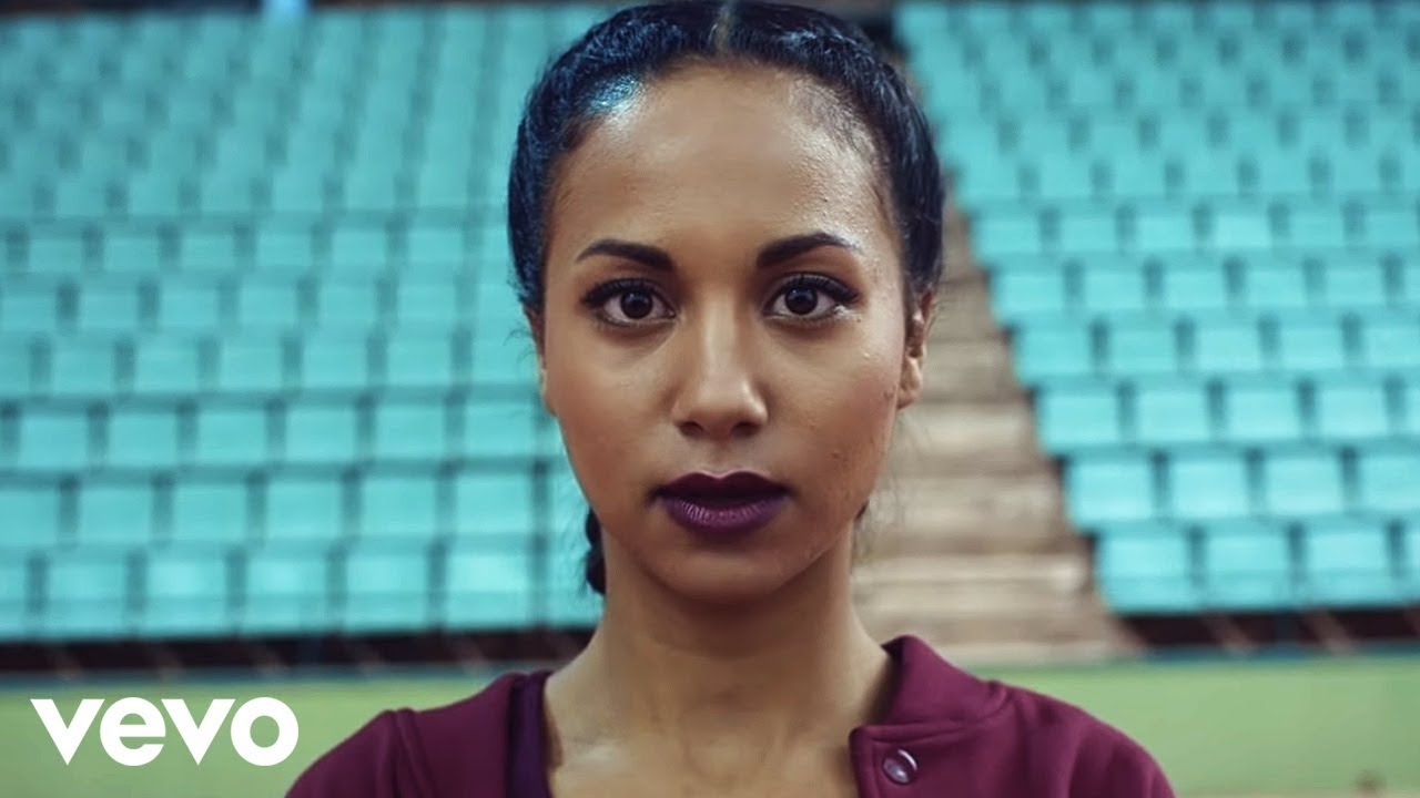 Gabriela Richardson - Hundred Miles (Official Video) 🎶