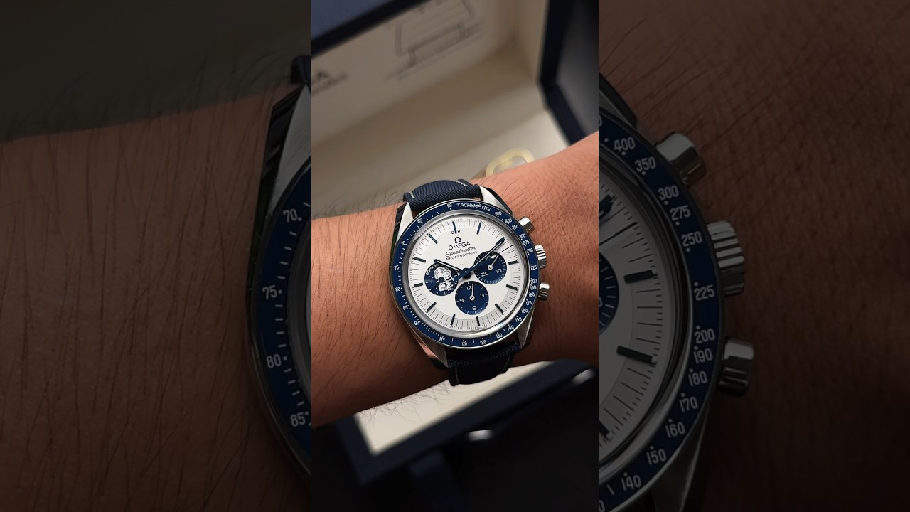 Omega Speedmaster Silver Snoopy Award 310.32.42.50.02.001 - Authentic Watch