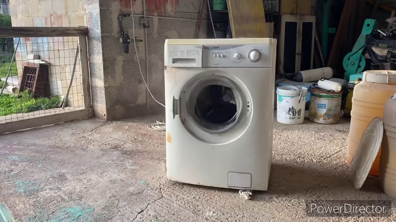 Lavatrice danzante con un mattone 🎶