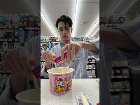 Feliz de estar de vuelta!! 🥹🇰🇷🫰🏻 #corea #tiendadeconveniencia #jamescorea #ramencoreano #korea
