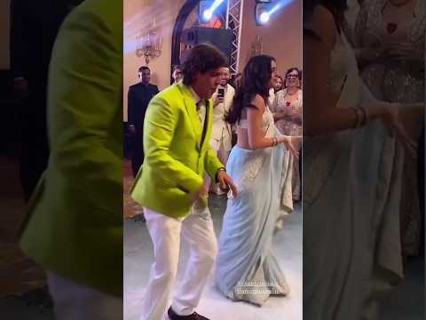 Ananya Panday dances to Saat Samundar Paar with dad Chunky Pandey at her cousin's wedding #shorts