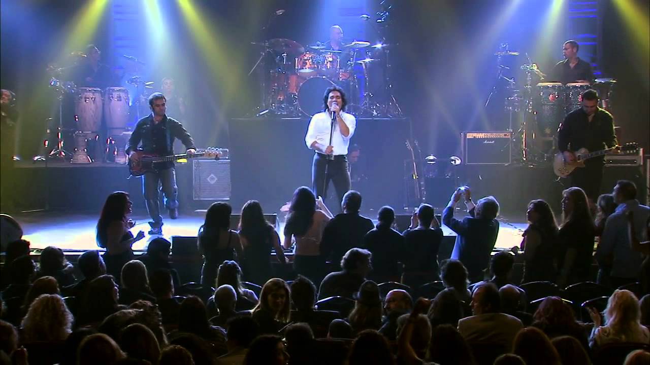 Andy Performs 'Eshgheh Aval & Veda' Live at Kodak 🎥