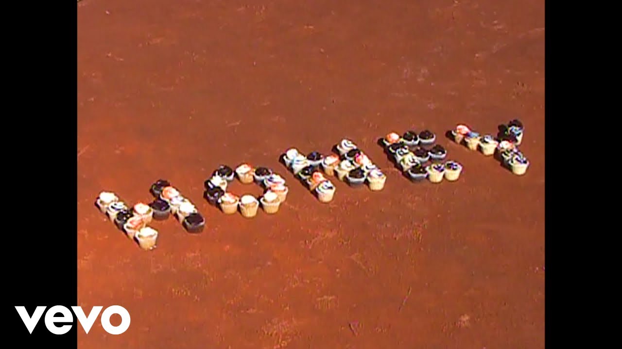 Jana Diab Unveils 'Honey' Official Visualizer 🎶 | Watch Now