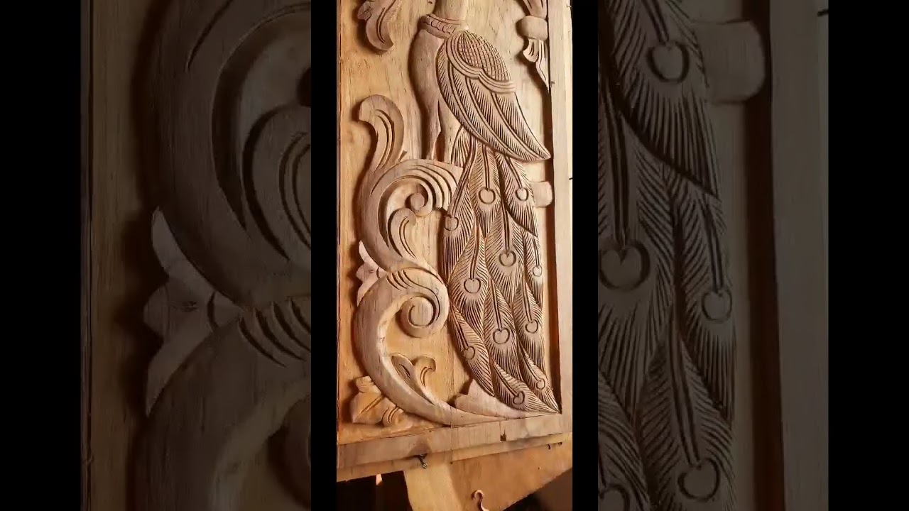Elegant Woodcarving of a Peacock 🦚