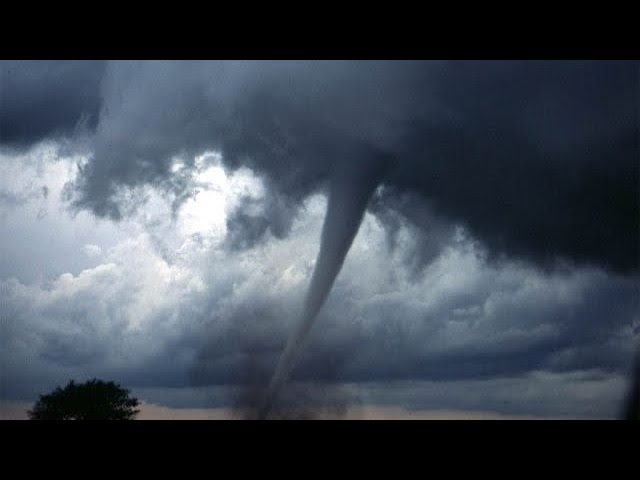 Silný Tornádo Zpustošilo Hodonín – Aktuality a Fotky 🌪️