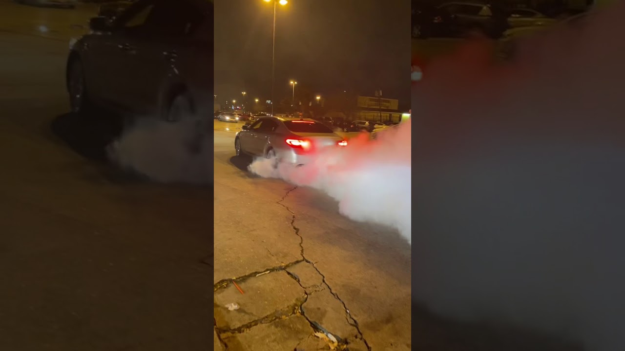 Kia K900 Performs Explosive Burnout🔥