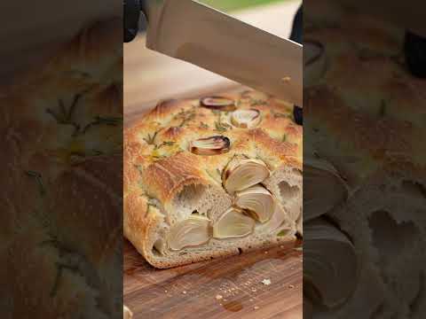 ASMR garlic bread cutting#Satisfying Cuts#ArtisticVideo #CinematicASMR#viral#MacroShot #ASMRShorts