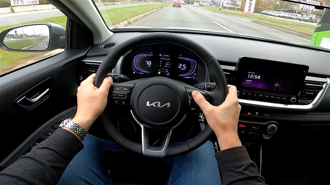 2025 KIA Stonic 1.0 T-GDI DCT Review 🚗