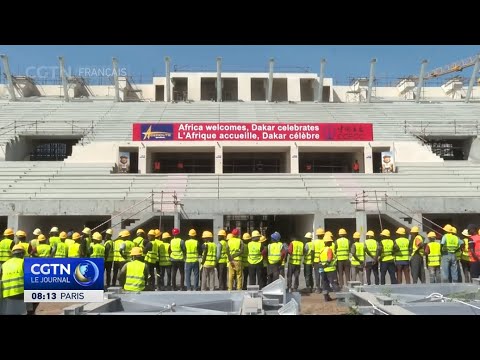 Le président sénégalais inspecte la rénovation du stade des JO de la Jeunesse à Dakar
