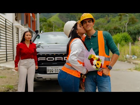 Albañil cumple el sueño de estar con la ingeniera de la obra