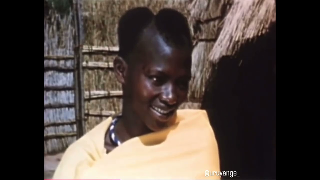 U Rwanda Mbere y’Abakoroni: Imyambarire n’Imirimo y’Abanyarwanda 🧵