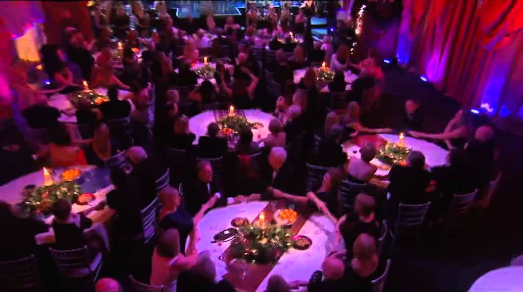 Rod Stewart Performs 'Auld Lang Syne' Live at Stirling Castle