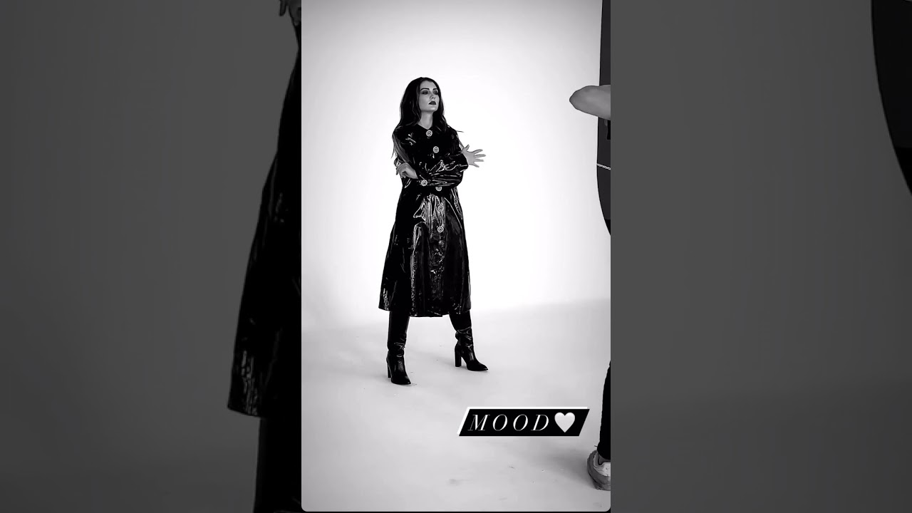 Бурджу Озберк в стильном образе! ✨ Узнайте все о её модных луках