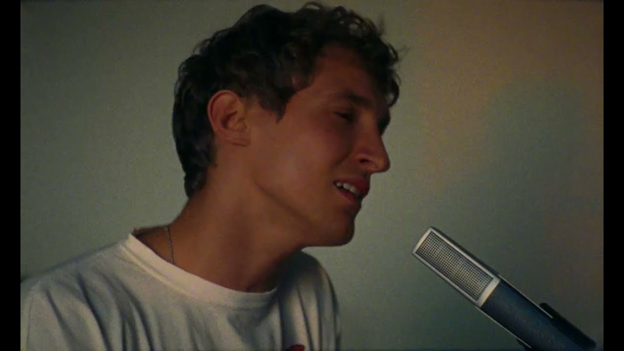 Aliocha Schneider Performs 'L'autre' Live – Watch the Stunning Performance 🎶