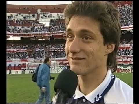 Guillermo Barros Schelotto pidiendole a River que lo compre