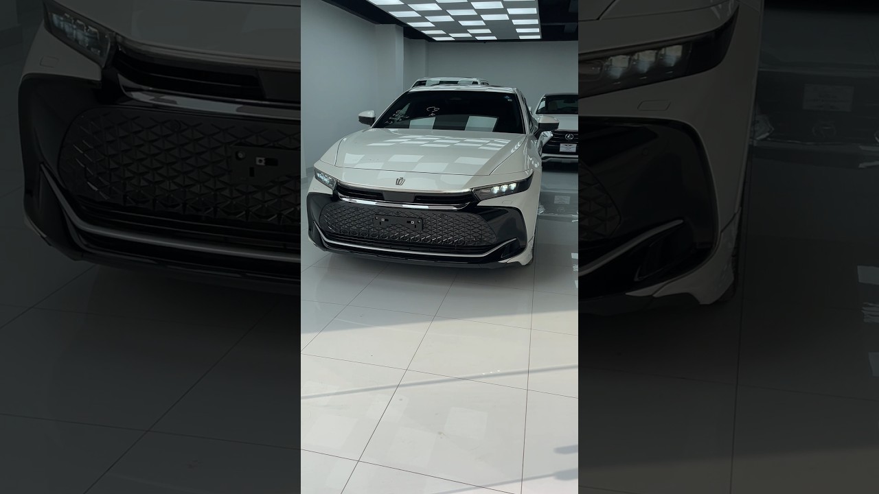 Toyota Crown RS 2025 Startup π