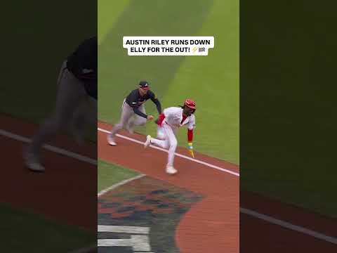 Austin Riley CHASES down Elly De La Cruz 😱 #reds #braves #mlb #baseball