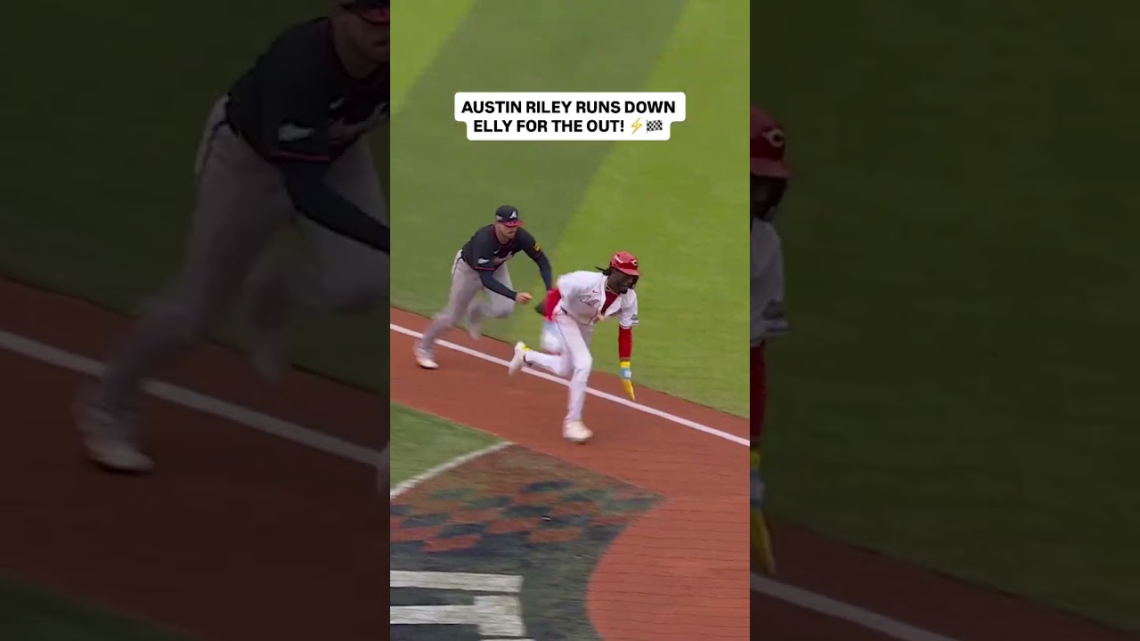 Austin Riley's Amazing Chase of Elly De La Cruz 😱